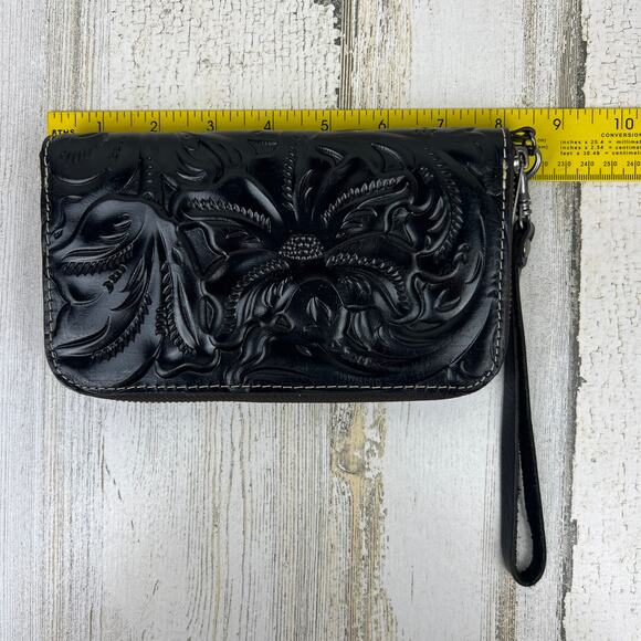 Women’s Tooled Italian Leather Black Clutch Wristlet Wallet - Picture 7 of 14